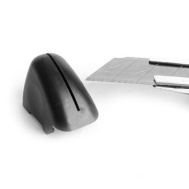 Нож с отломным лезвием 18 мм, металлическая направляющая, противоскользящий корпус, дробилка INTERTOOL HT-0506 (HT-0506) фото